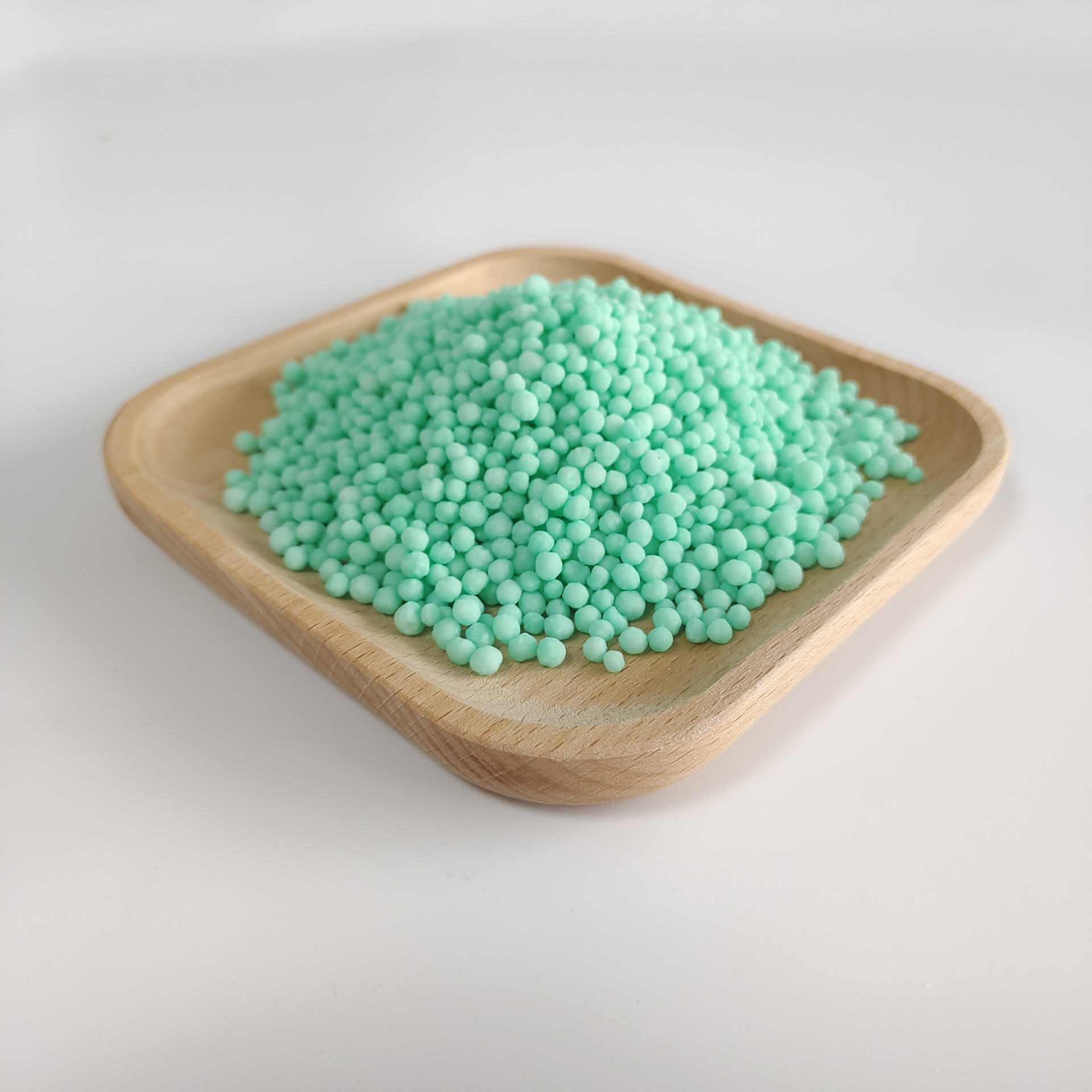 0成交0吨大量现货氮肥供应 白色大颗粒染色 小麦玉米用替代尿素免追肥