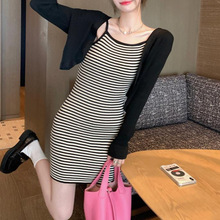 辣妹条纹吊带连衣裙女夏季2024年新款显瘦气质设计感小众包臀裙子