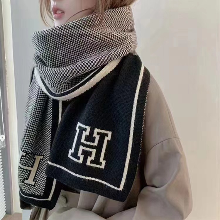 2023 Autumn and Winter New Knitted Wool Houndstooth Scarf Women's Warm Korean Style H Letter Internet Celebrity Bib Shawl