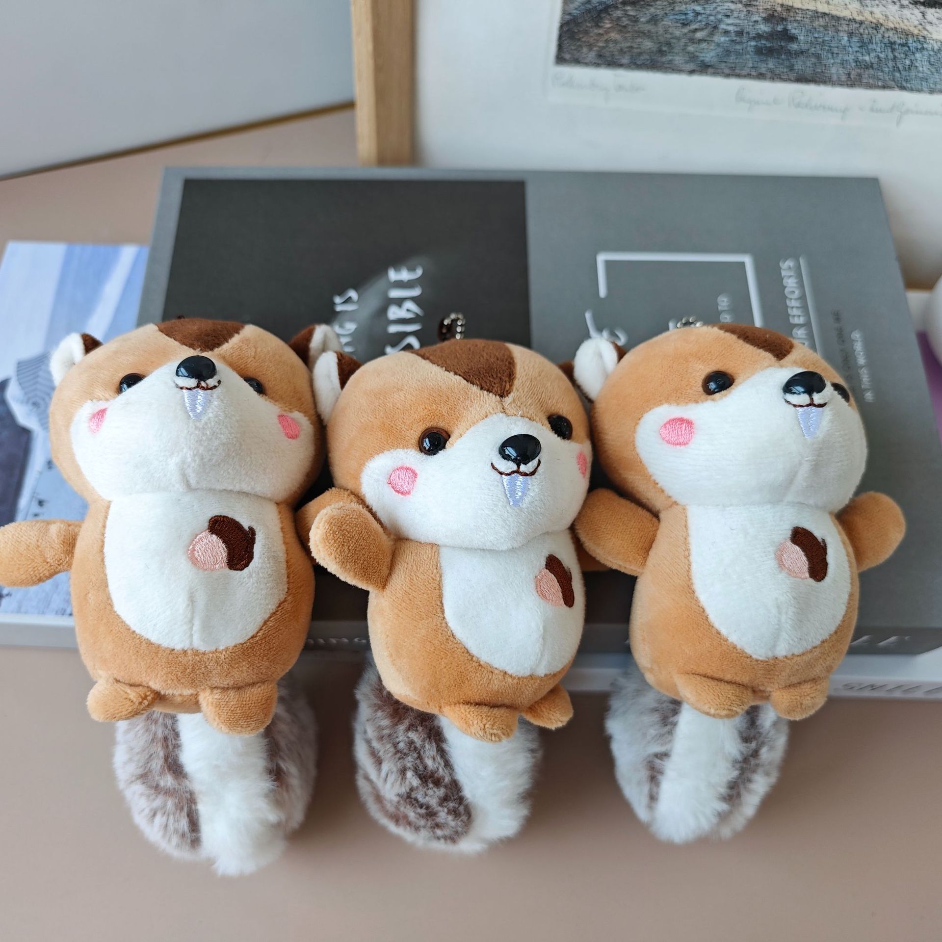 热卖可爱松鼠玩偶毛绒玩具钥匙扣公仔箱包挂件抓机娃娃厂家批发