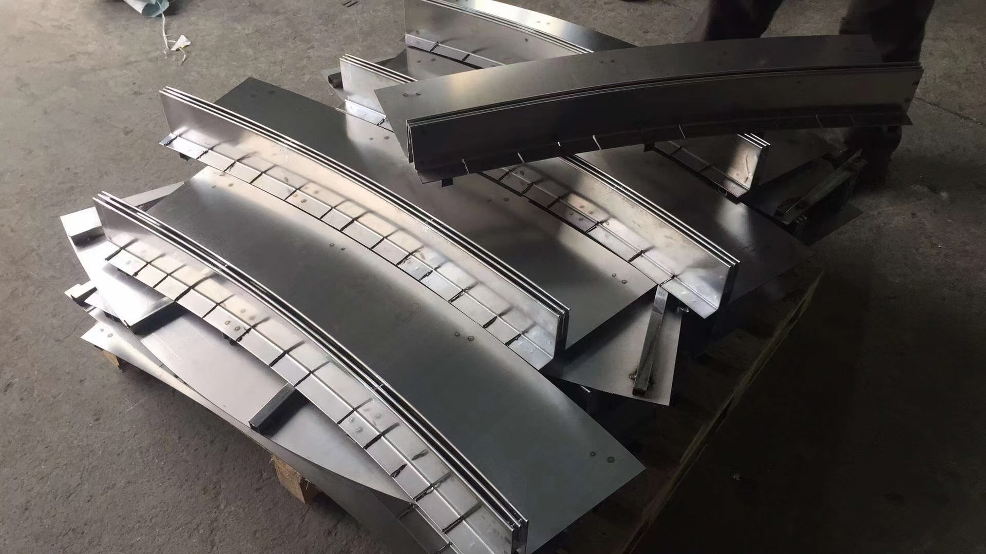 不锈钢线性排水沟盖板弧形不锈钢盖板不锈钢雨水口盖板