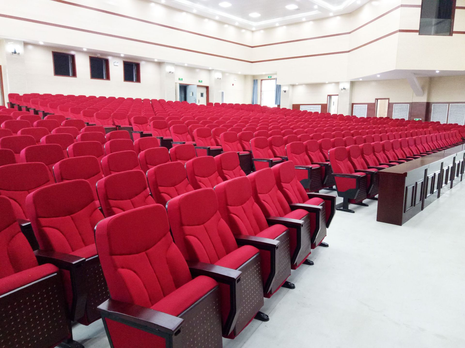 公共座椅礼堂椅定做剧场会议室学校报告厅等候椅阶梯连排椅厂家