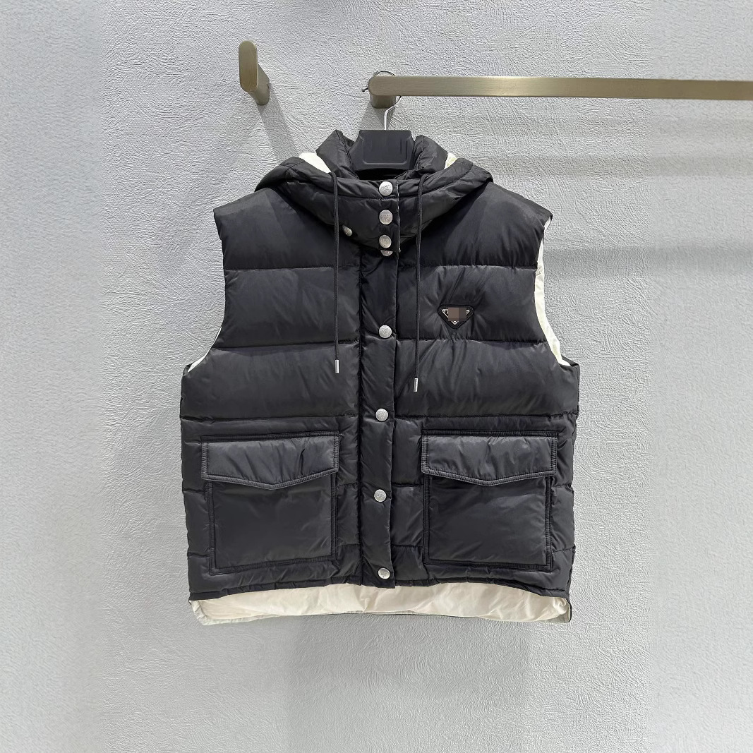 南油女装金属三角标连帽羽绒坎肩90白鸭绒撞色羽绒马甲女款高端女