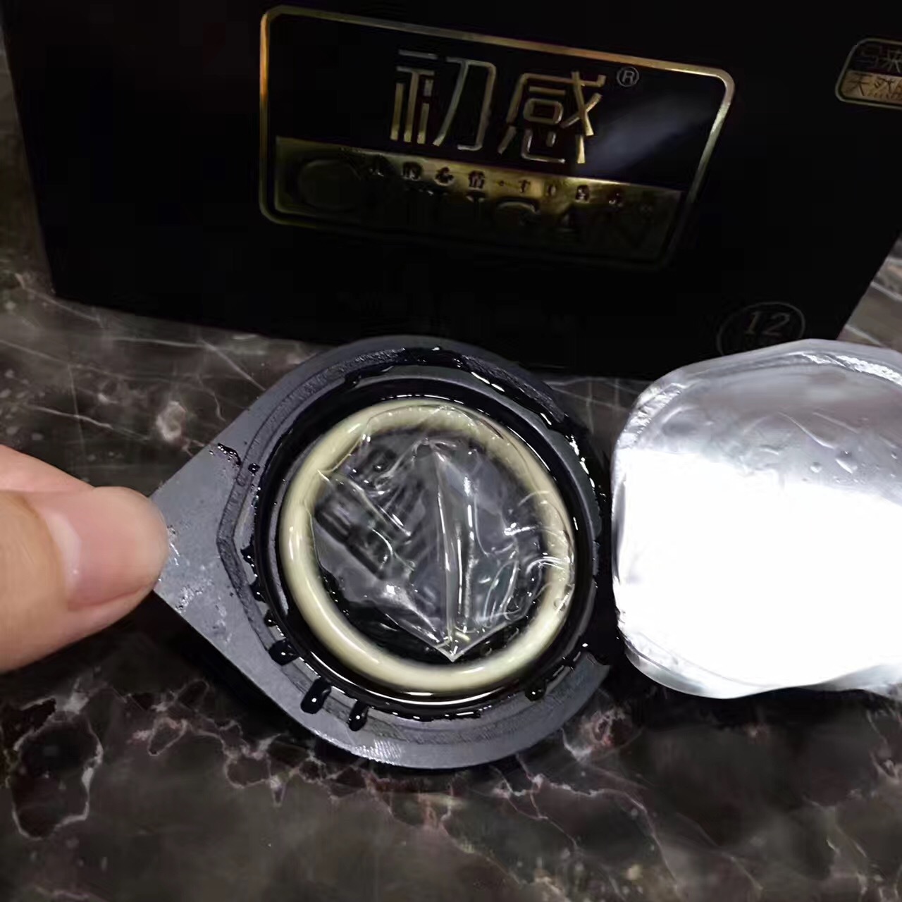 初感001超薄玻尿酸安全套12只装光面避孕套夫妻保健情趣计生用品