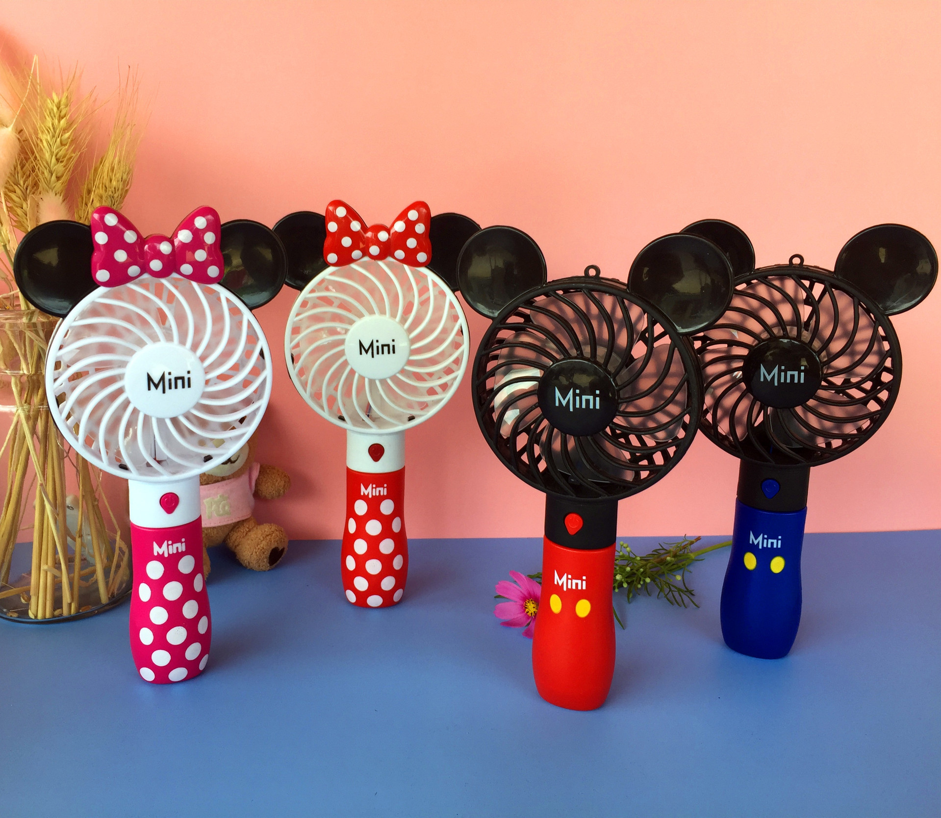 Factory Wholesale Mini Cartoon Small Handheld Fan Usb Rechargeable Desktop Portable with Light Noiseless Electric Fan