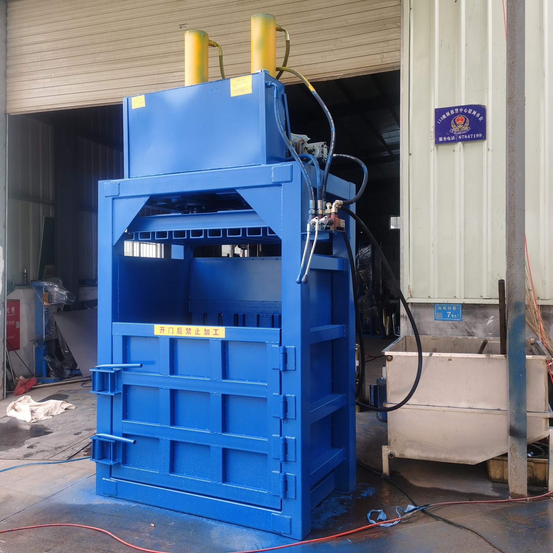 湖南现货供应10吨立式液压打包机 废纸压块机 旧衣服捆扎机