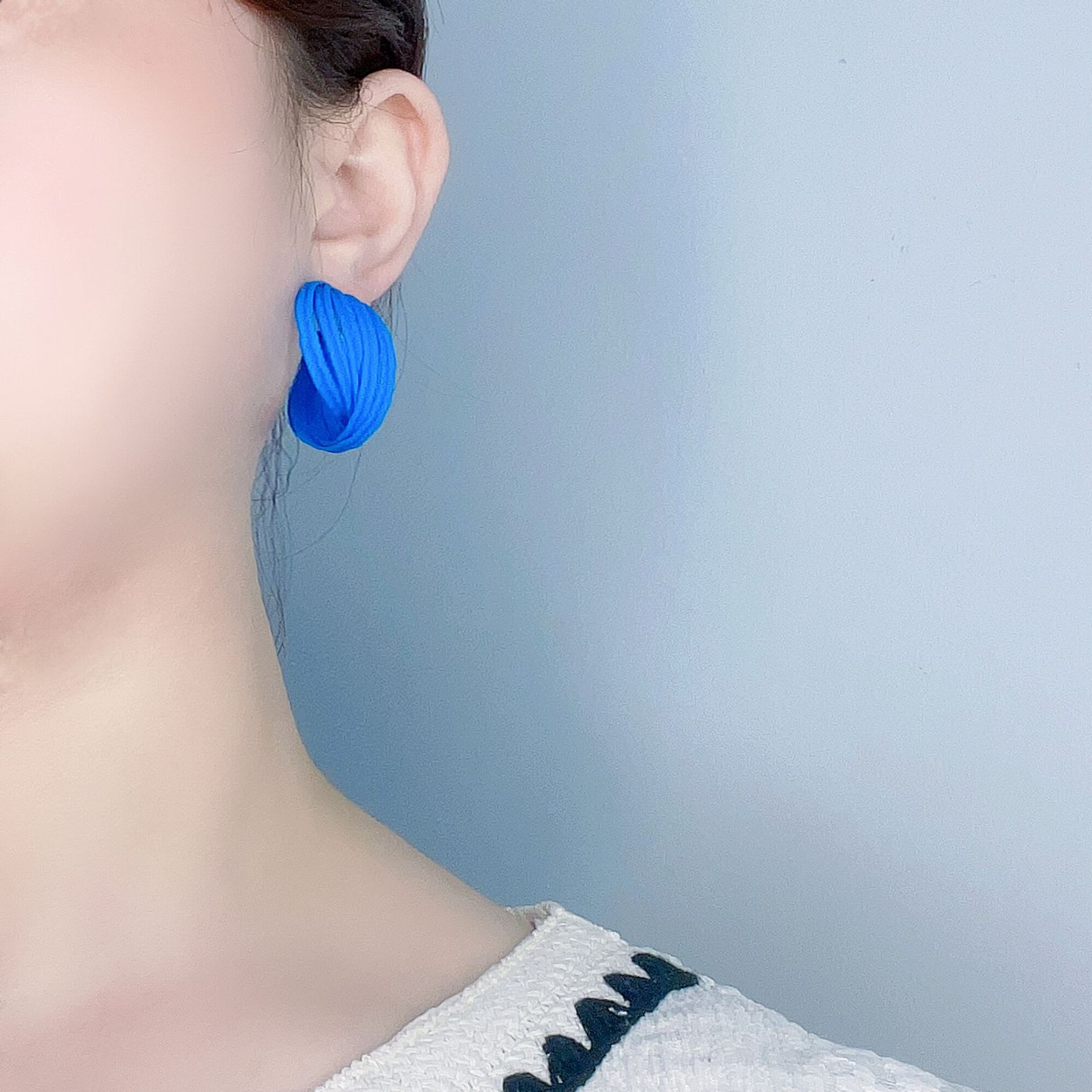 Hong Kong Style Retro Klein Blue Ear Ring Elegant Blue Earrings Affordable Luxury Fashion Earrings High-Key Dignified Simple Clay