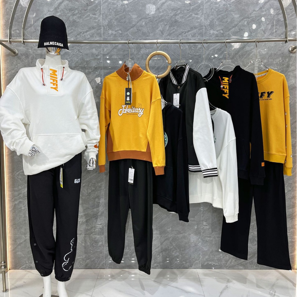 高街潮牌卫衣外贸尾单清仓纯棉宽松印花刺绣卫衣品牌折扣女装货源