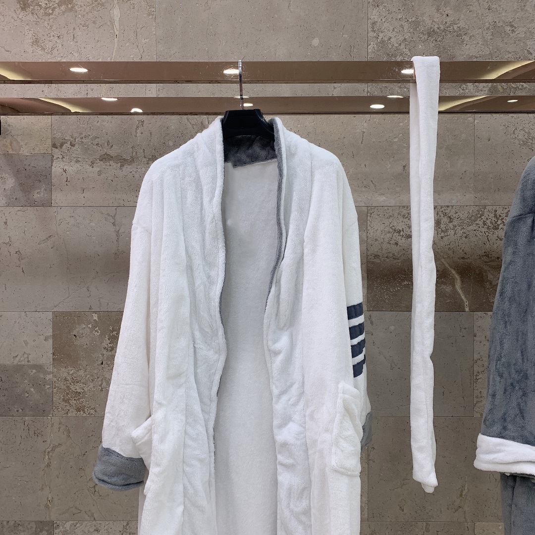 2020秋冬季经典四条杠撞色大口袋双面绒保暖腰带显瘦舒适浴袍女-阿里