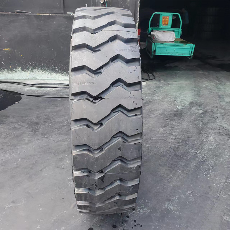 宽体车轮胎1400r25矿山宽体自卸车钢丝e3花纹工程机械耐磨轮胎