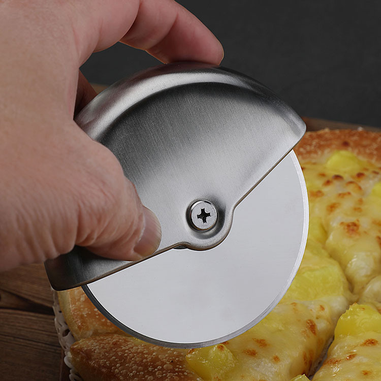 304不锈钢圆形滚轮刀烘焙工具滚刀比萨介饼刀厨房切饼器披萨轮刀
