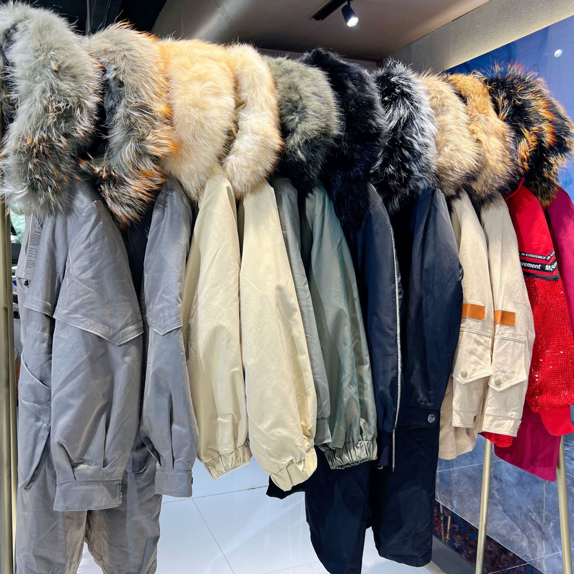 专柜羽绒服尾货批发一线品牌商场撤柜女装折扣走份货源实体直播