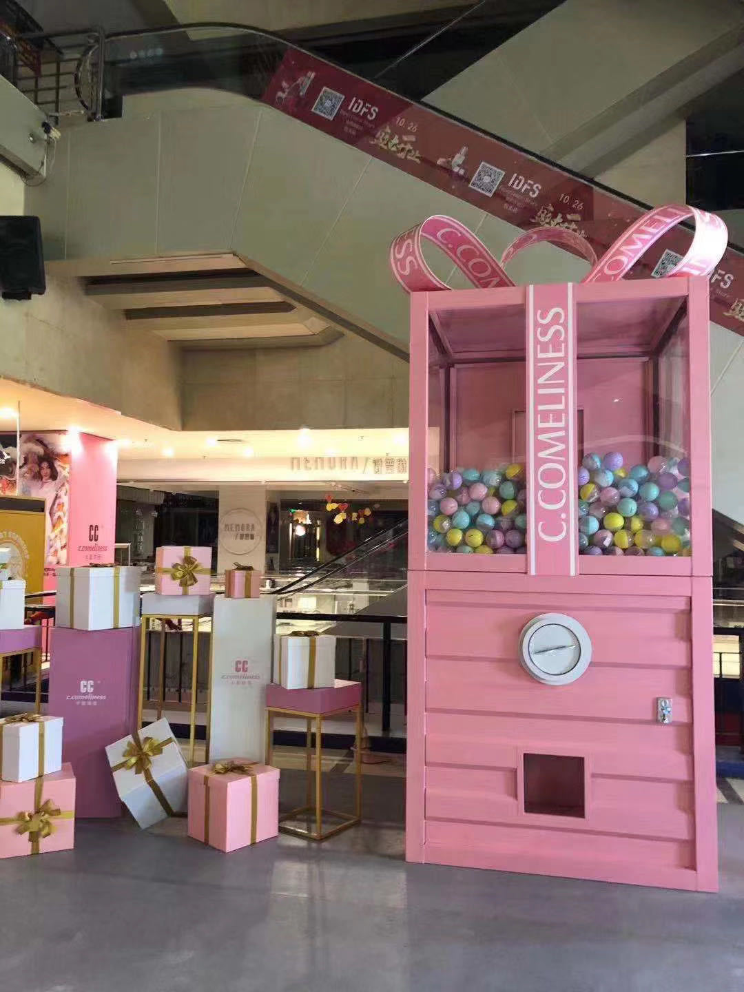 巨型扭蛋机2-4米大型扭蛋机批发投币扫码一体抽奖机道具游戏设备