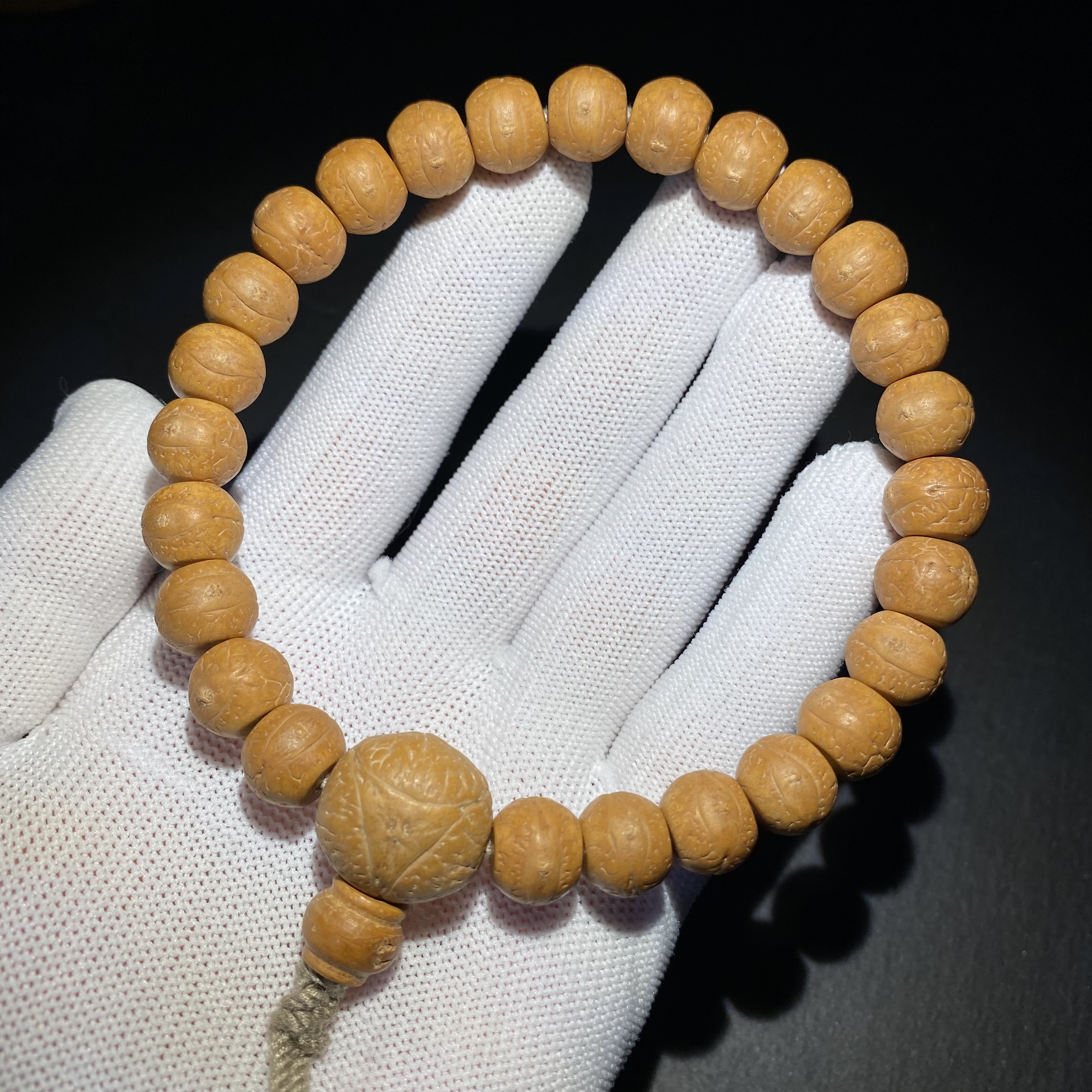 批发各种菩提金刚星月紫金鼠白玉菩提根龙凤眼银线菩提子手串060