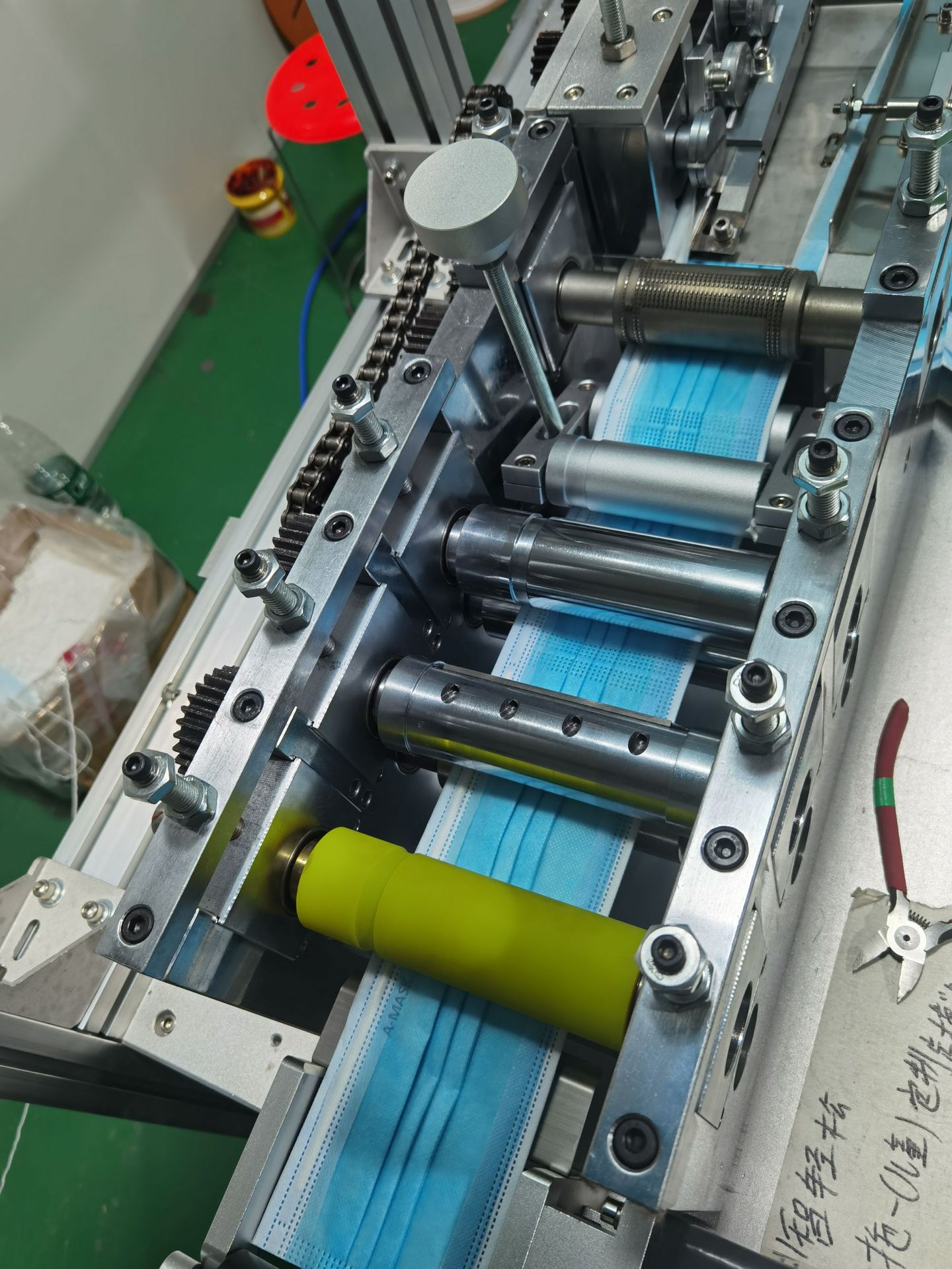 东莞厂家直供平面儿童口罩机 一次性儿童口罩机 高速一拖一口罩机