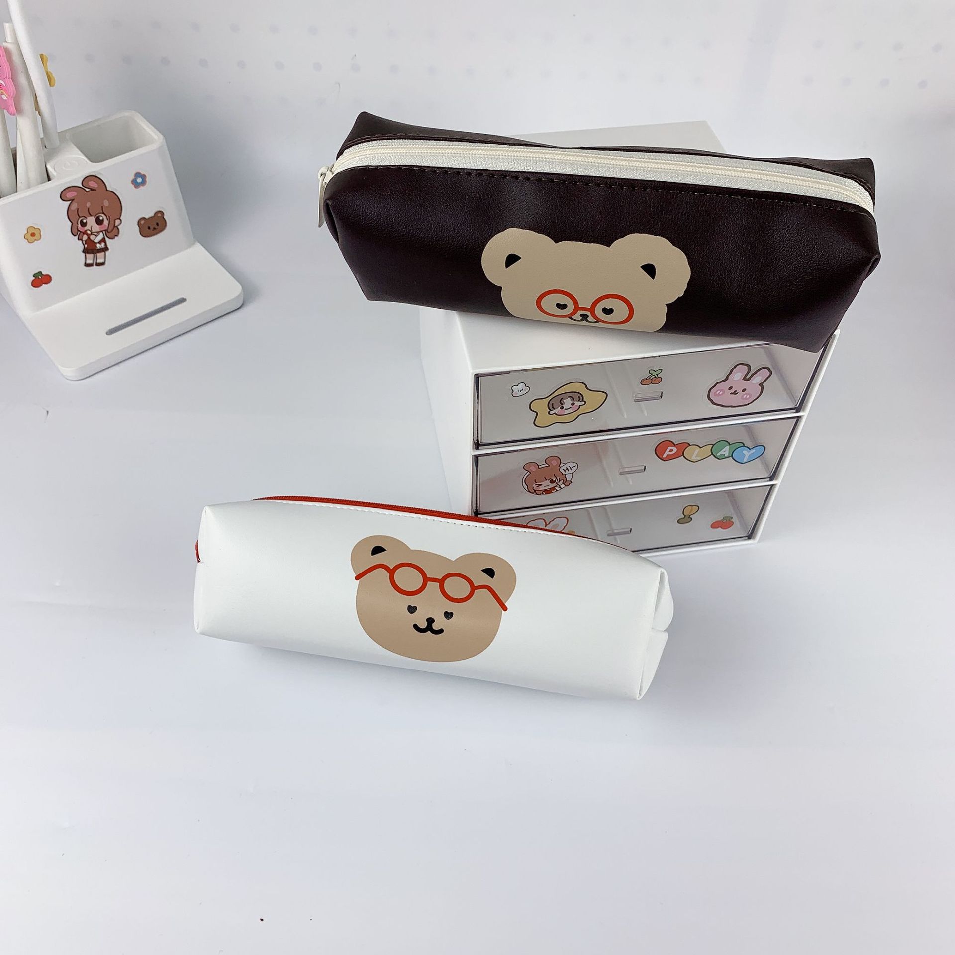 ins设计师小众卡通动漫戴眼镜的小熊笔袋文具袋