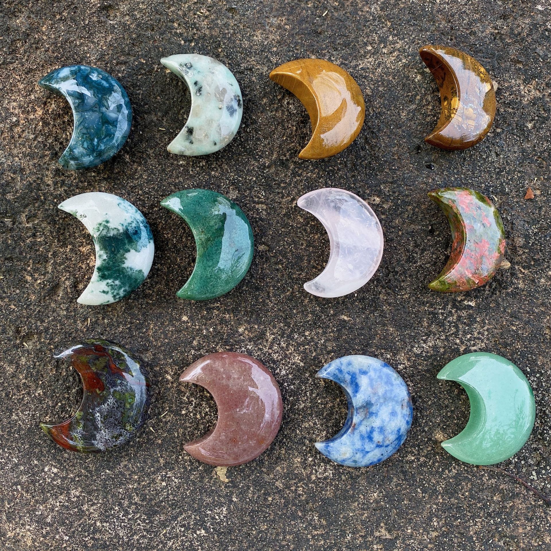 天然石水晶玛瑙小月亮摆件30mm月牙石头 粉晶半宝石小摆件淘矿石