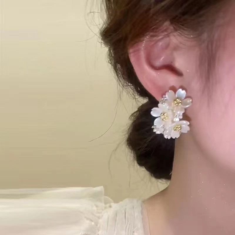 French Style Shell Flower Earrings for Women 2022 New Trendy Light Luxury Minority High-Grade Retro Versatile Earrings