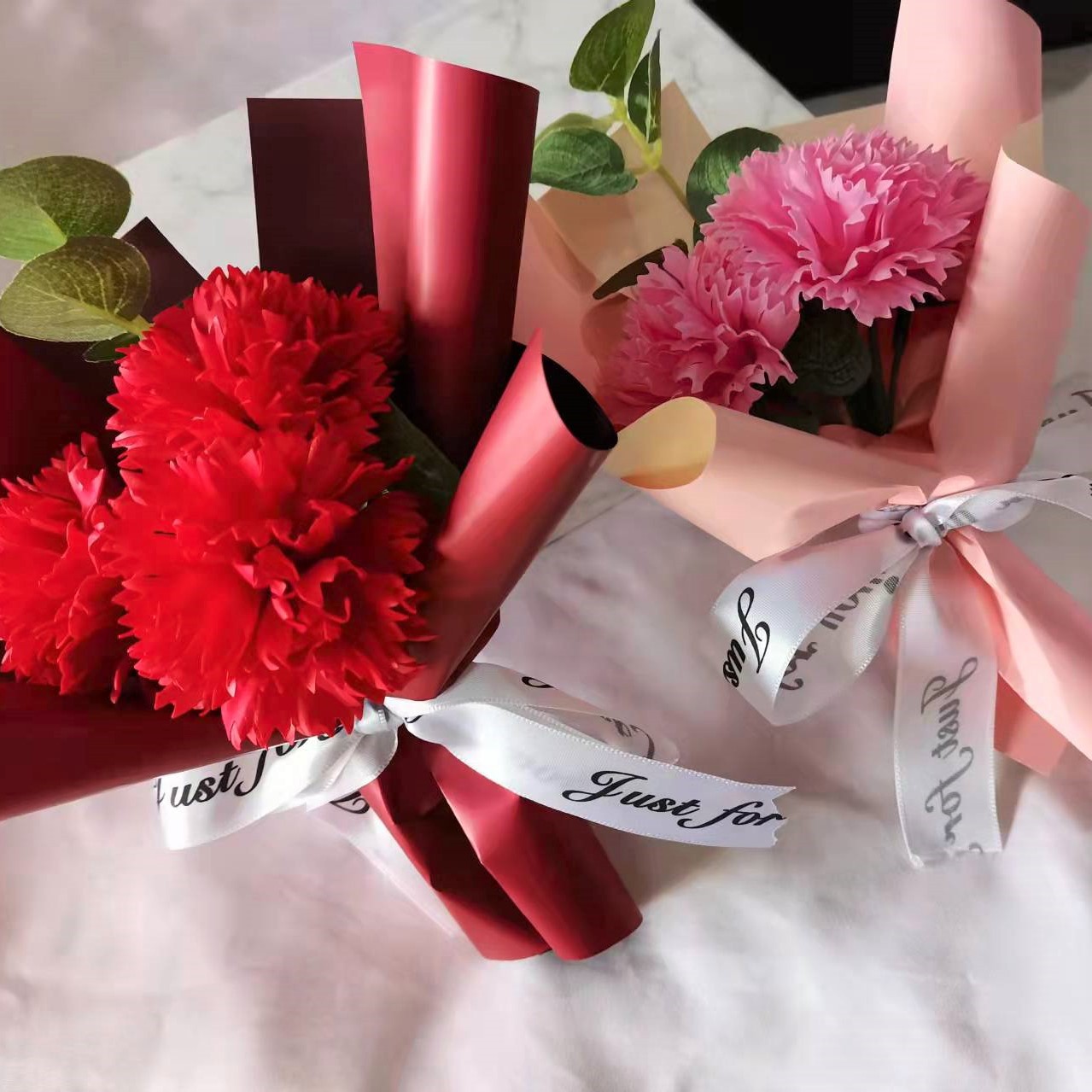 跨境新款毕业季三朵康乃馨香皂花小花束创意礼盒手袋搭配仿真花束