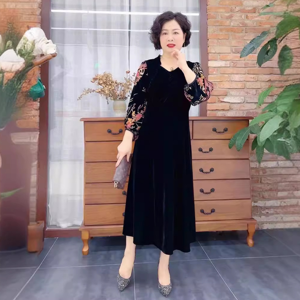 妈妈春秋长袖连衣裙女大码2022新款高贵中老年过膝裙子结婚宴礼服