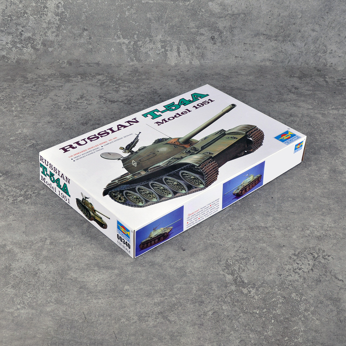 小号手00340塑料静态拼装模型战车1/35俄罗斯t