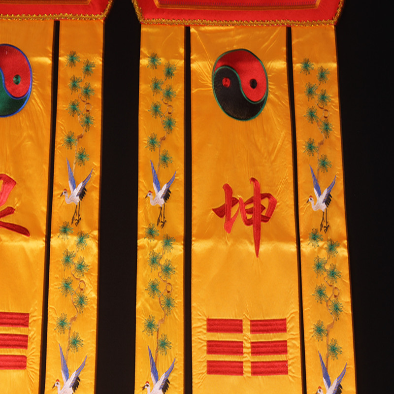 约170*40cm   支持定做其他尺寸材质:绸缎布道教用品    八卦幡商品