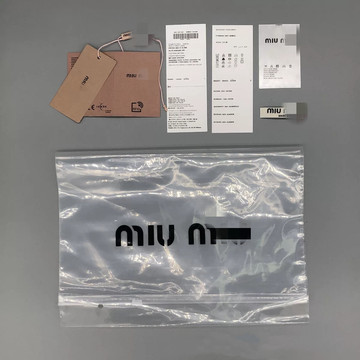 miumiu服装辅料大牌缪缪吊牌吊粒领标洗水标包装袋现货