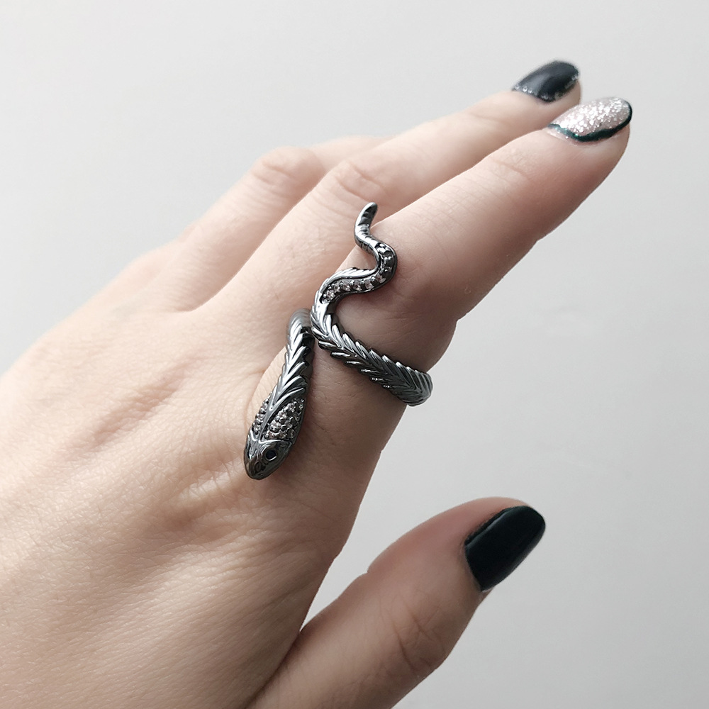 跨境ins新品 抖音热销蛇形戒指 欧美跨境镶锆铜镀真金保色蛇戒指