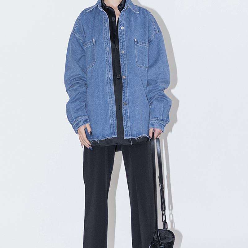 原创设计银牌胸牌宽松落肩牛仔外套女春秋蓝色牛仔衣新款时尚洋气