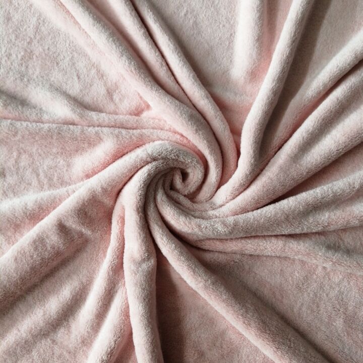 奥胜针纺织品双面珊瑚绒经编涤锦吸水珊瑚绒披风睡衣浴袍毛毯面料