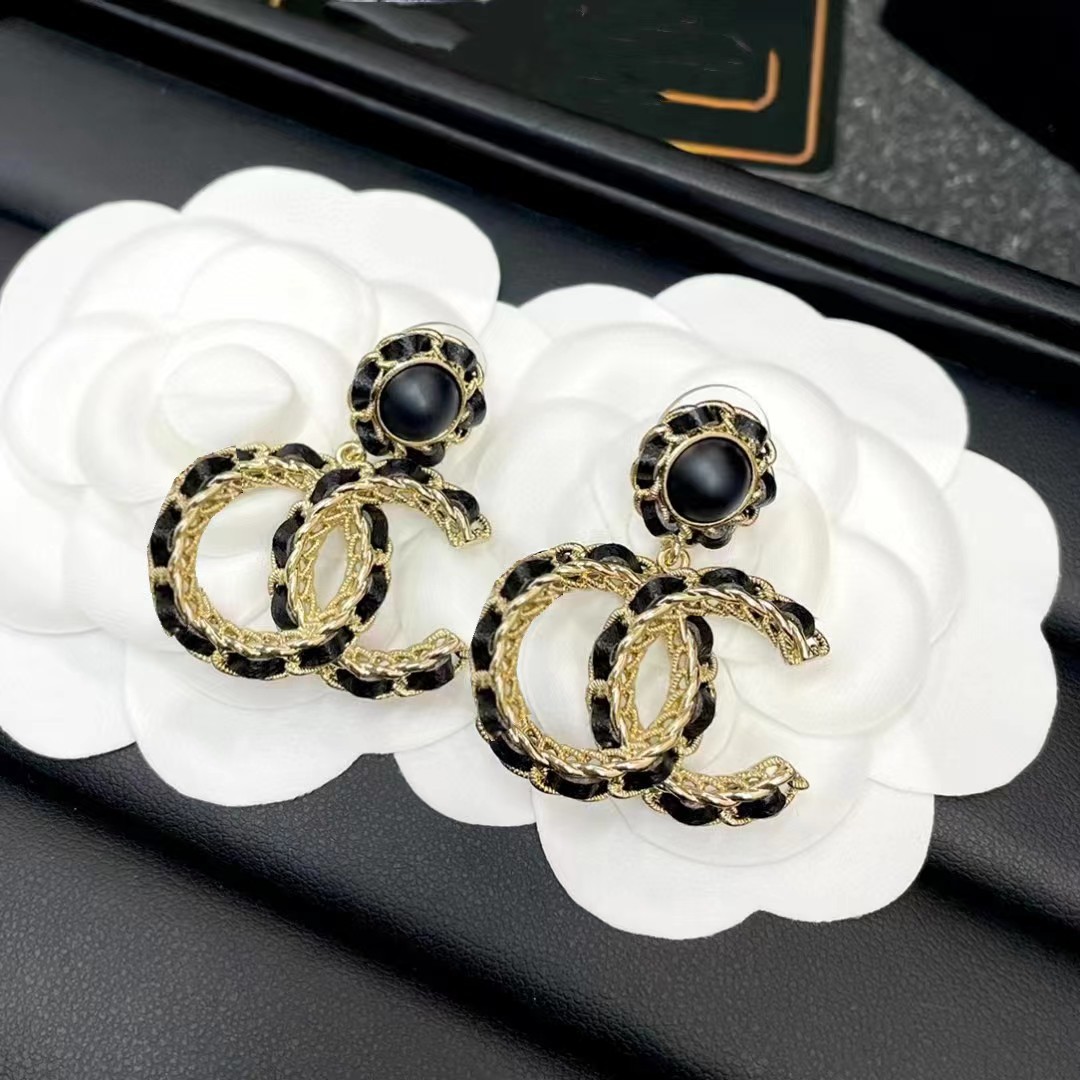 New Chanel-Style Peach Heart Silver Pearl Stud Earrings Classic Style Fashion Temperament Double C Black and White Stitching Rhinestone Earrings