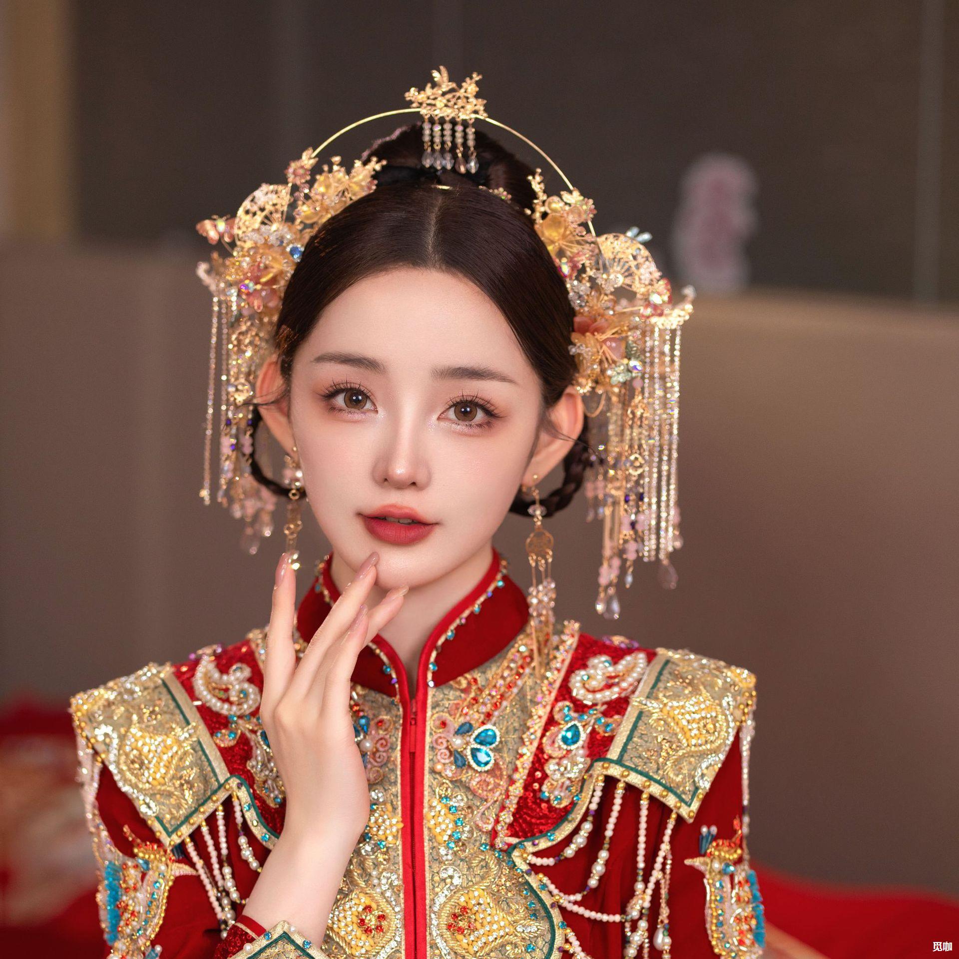 新娘秀禾头饰中式大气圣女冠新款结婚中式秀禾服婚礼高级凤冠