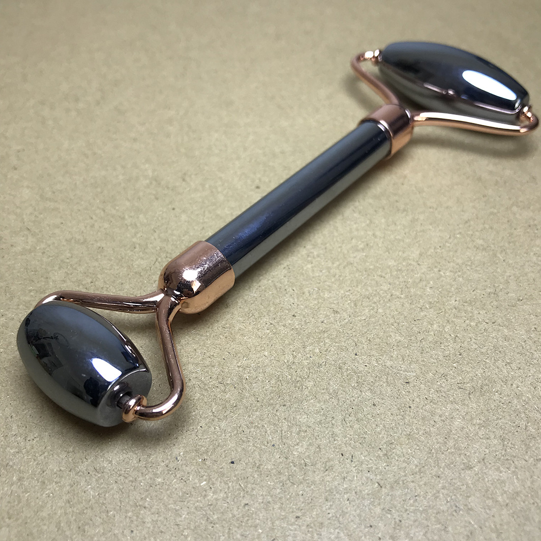 跨境新品能量石太赫兹滚轮按摩棒太赫兹美容棒瘦身美容仪直播爆款