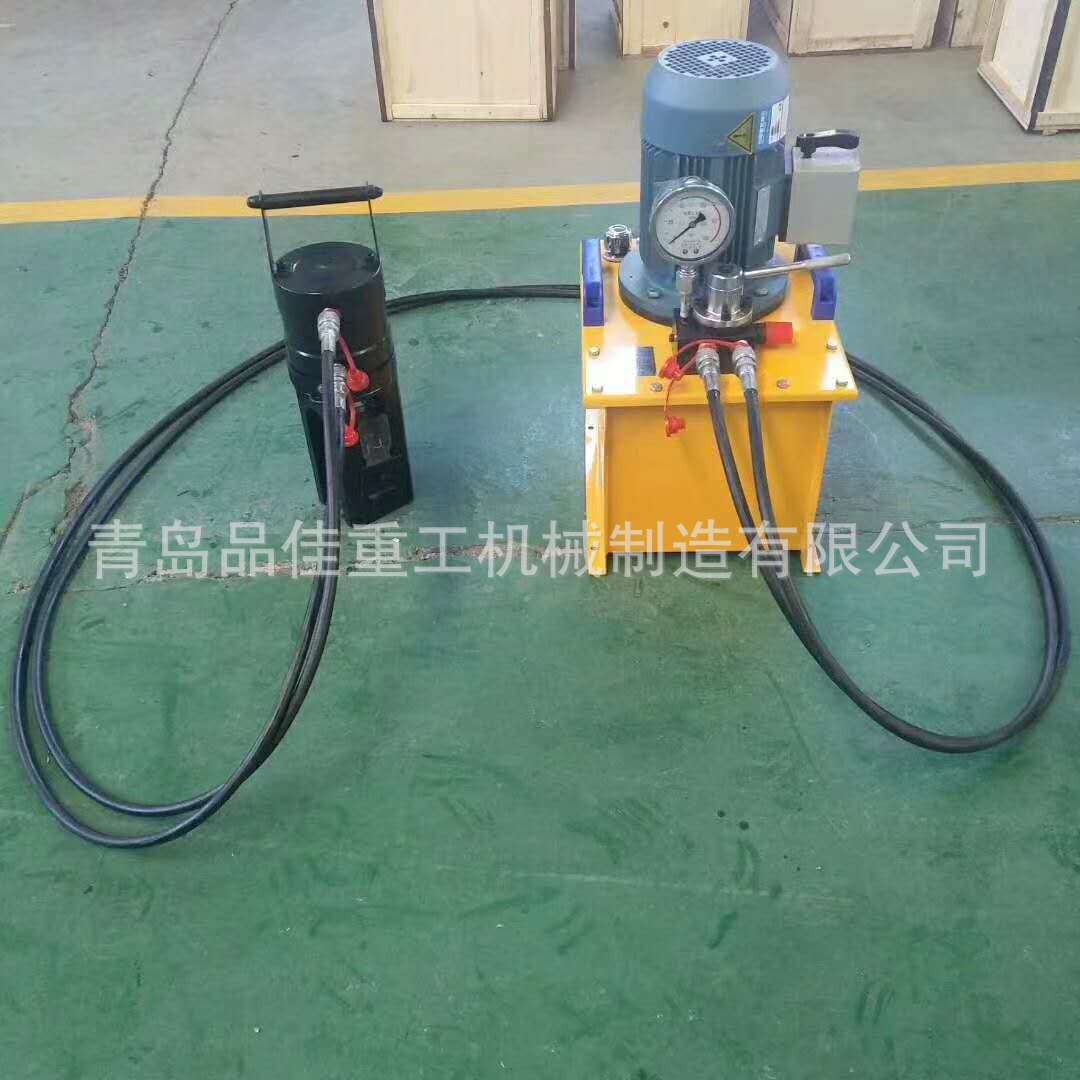 并通过冷挤压设备对钢筋套筒