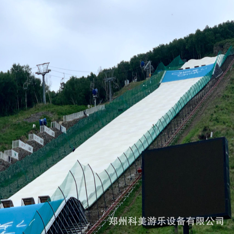 山东威海网红无雪滑雪旱雪毯100平铺设科美游乐设备厂家