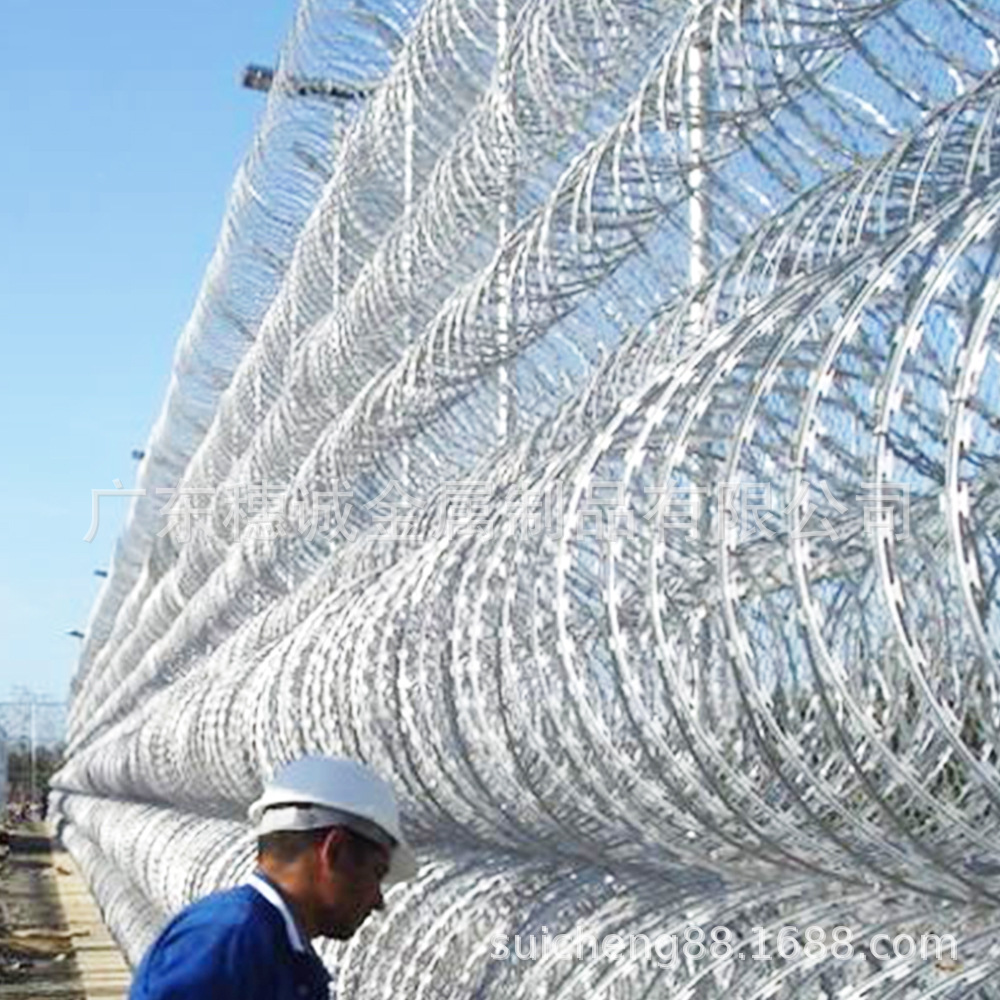 广东铁路带刺钢丝网螺旋热镀锌刀片刺绳 监狱不锈钢刀片刺绳刺线