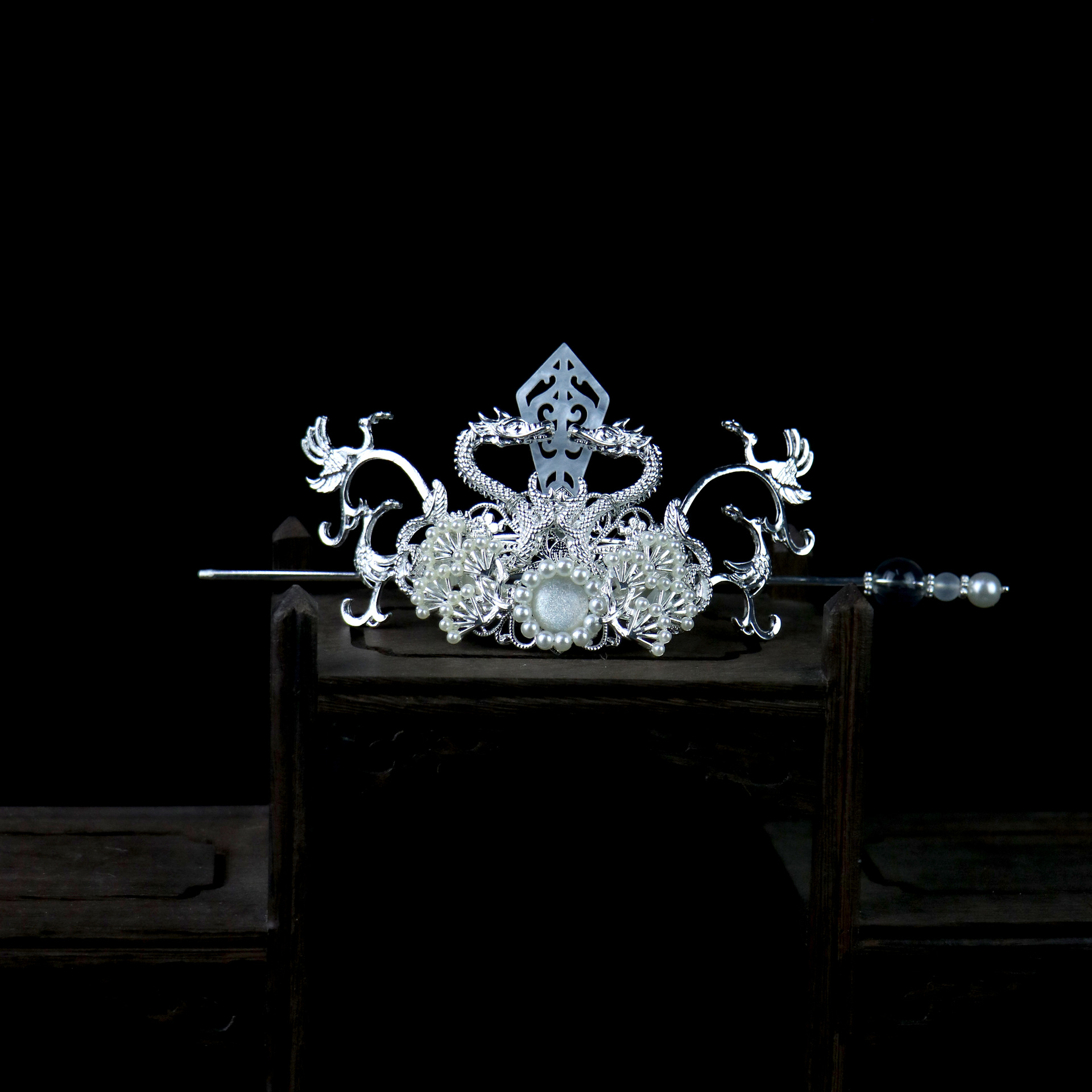 广东江门产地龙鸣货号否加工定制独立包装包装龙造型男女通用样式发冠