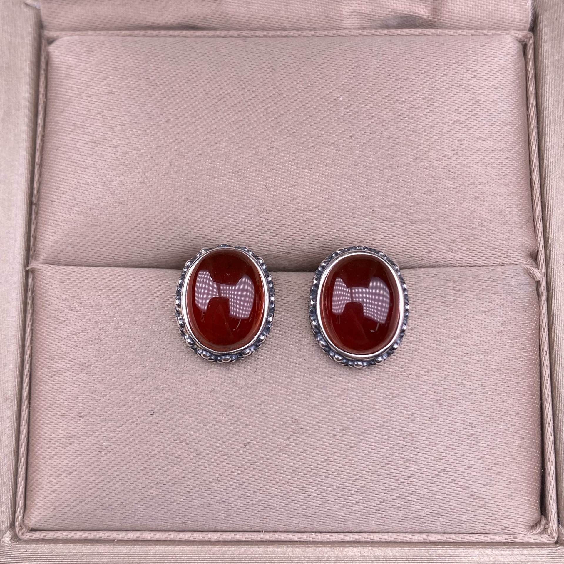 石榴石耳钉s925银镶嵌简单百搭通勤时尚ol耳饰品酒红石榴石银饰品