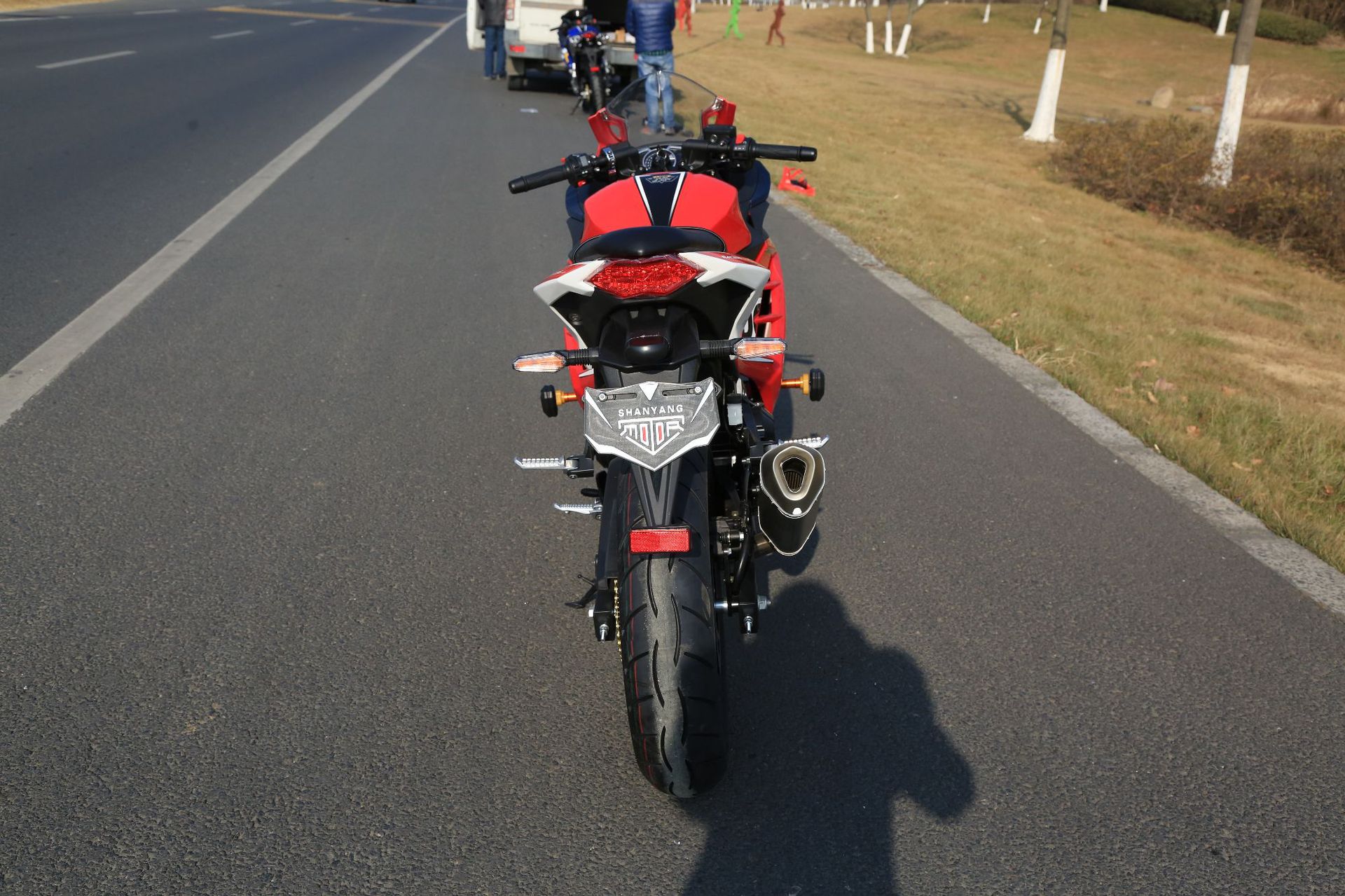 厂家直供大牛摩托车400cc国四电喷赛车重型酷车燃油摩托车跑车