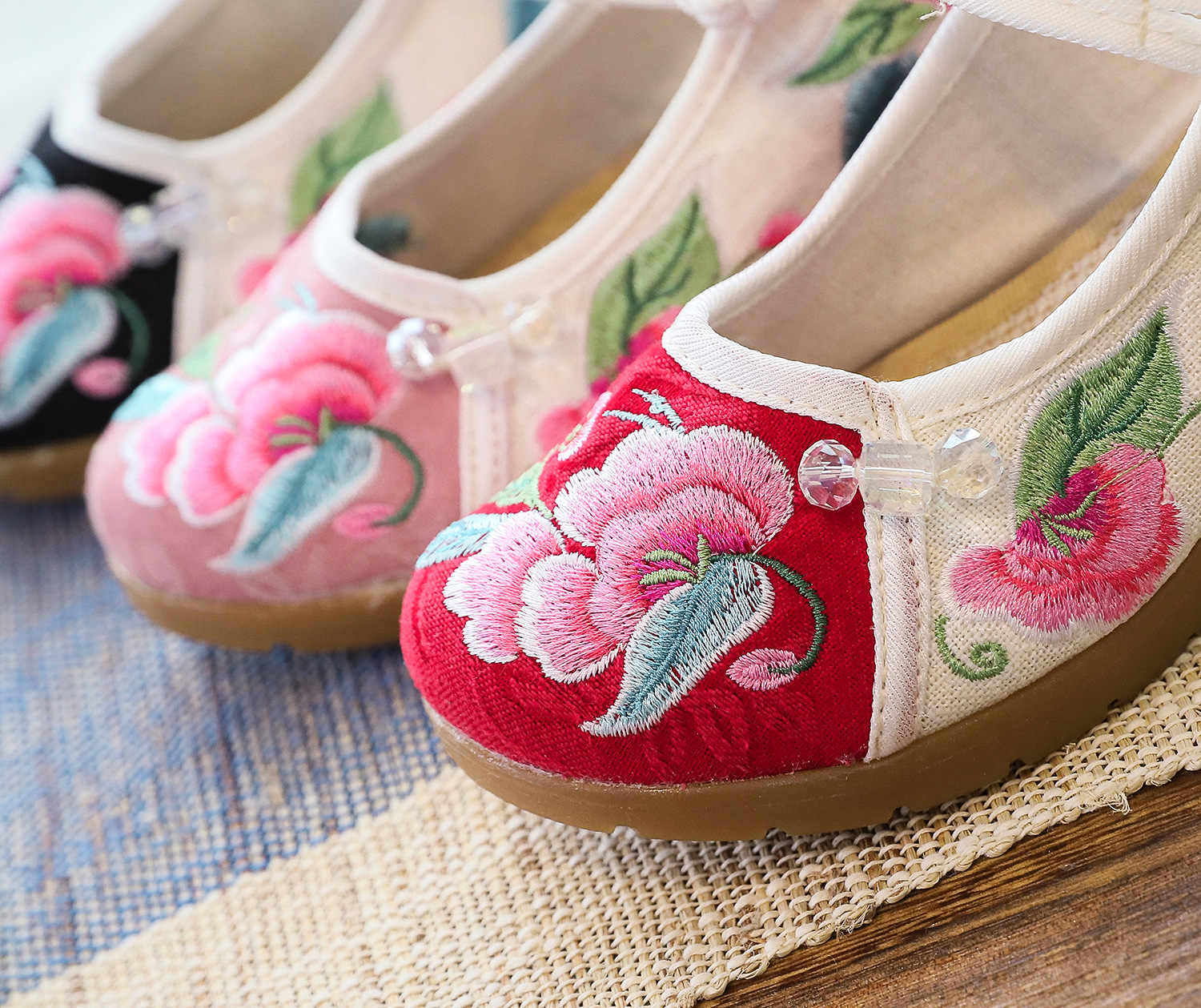璎珞水晶牛筋底坡跟绣花布鞋拼色古风淑女风民族风高跟鞋女单鞋