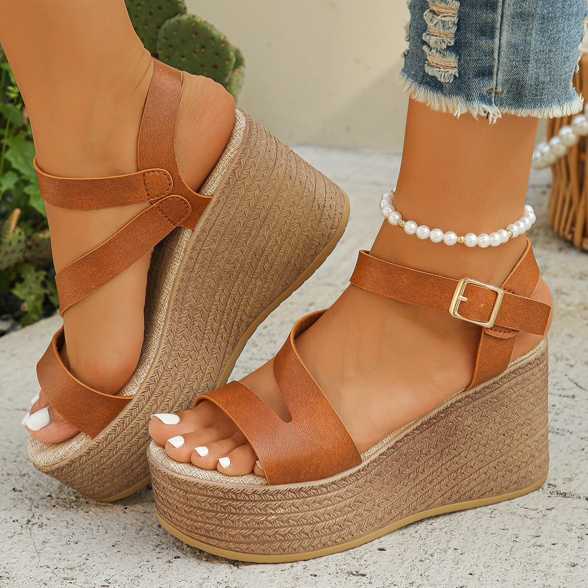 凉鞋女外贸大码2022夏季新款松糕坡跟厚底凉鞋防水台绒面女士凉鞋