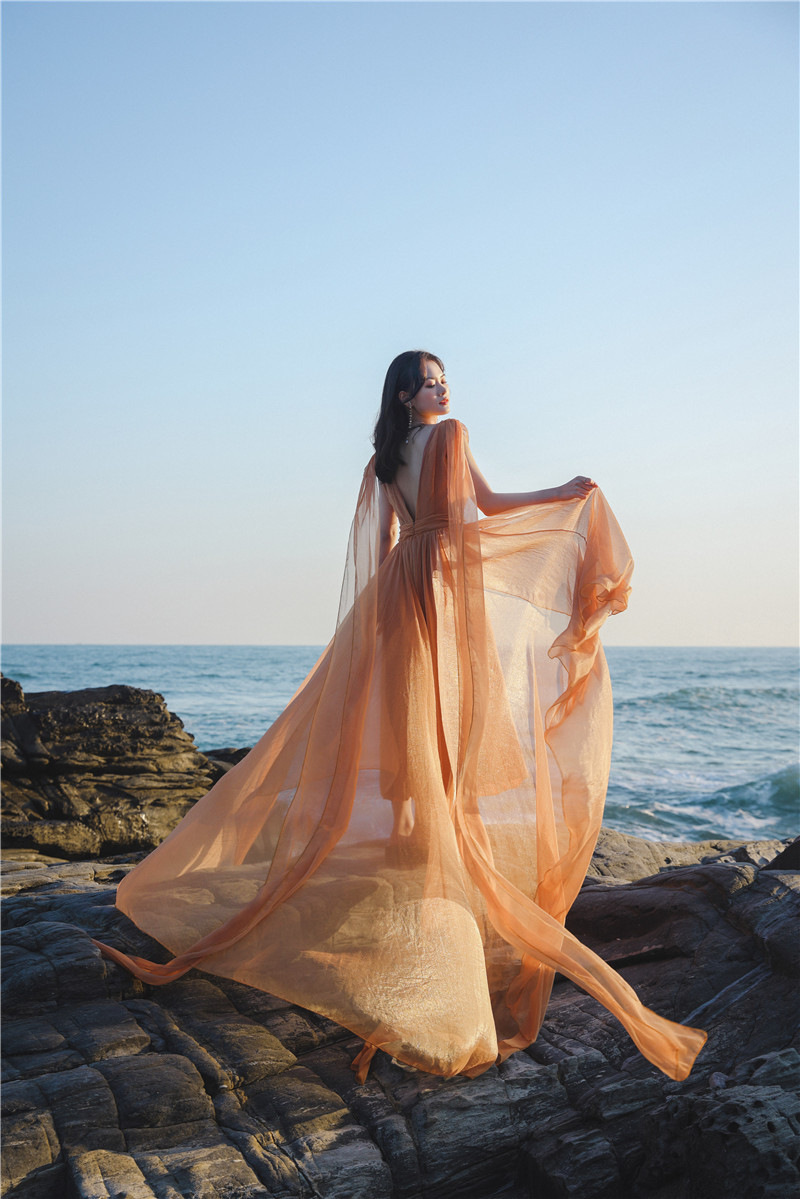 海边度假飘逸拖地沙滩超长裙露背旅拍轻婚纱写真连衣裙