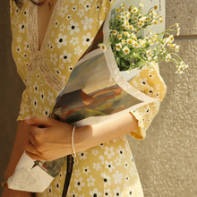 连衣裙2022夏季新品淡黄色小花度假风V领泡泡袖蕾丝拼接连衣裙子
