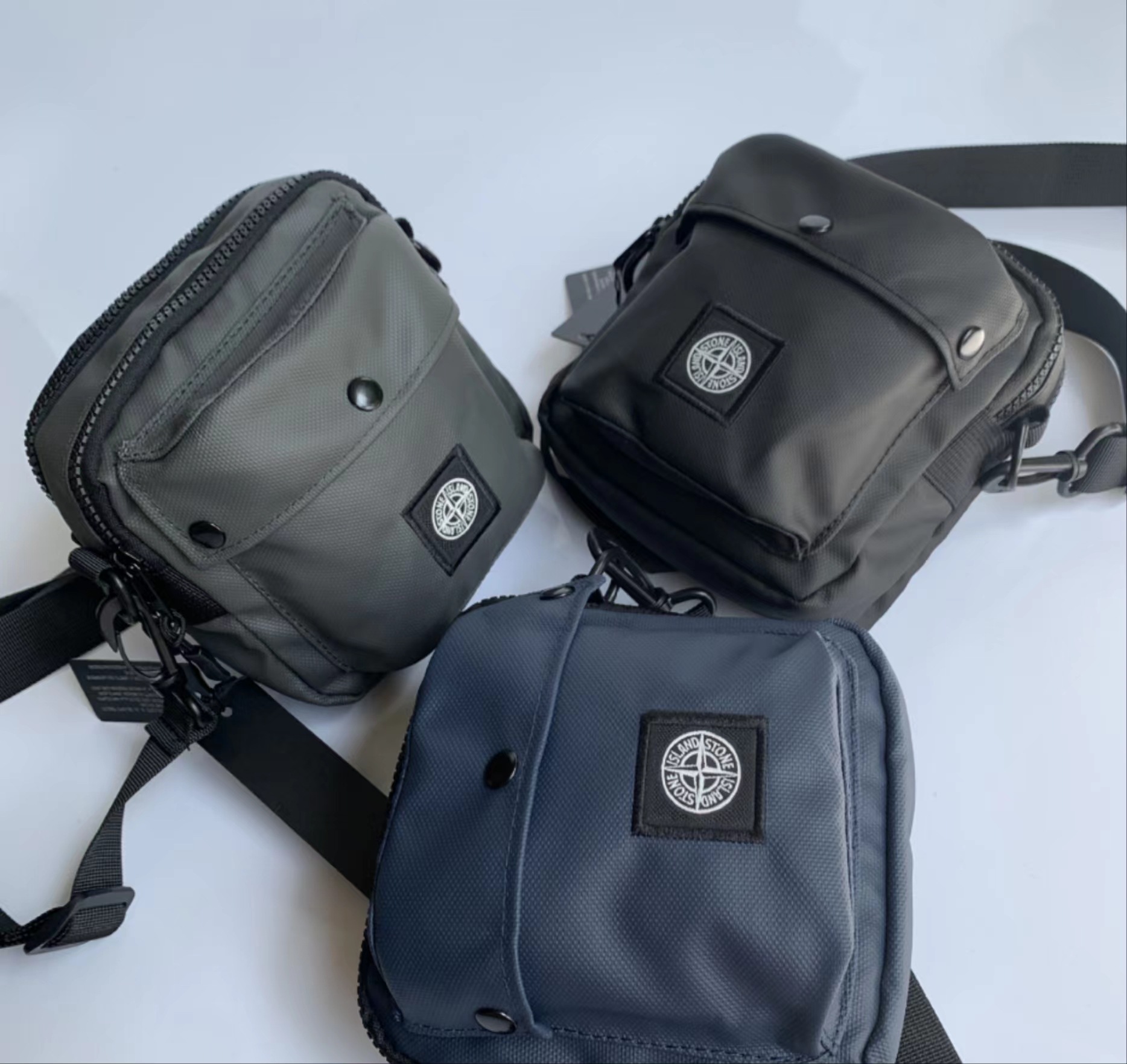 石头岛斜挎包单肩包运动风小包时尚横款男女潮牌迷你包休闲手机包