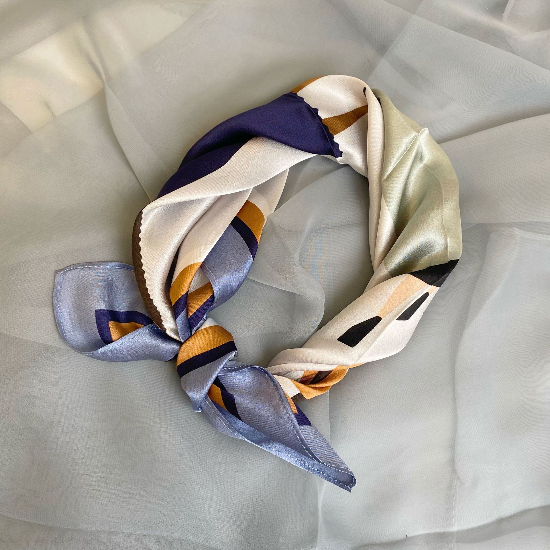 新款53时尚简约韩版真丝桑蚕丝丝巾女小方巾装饰领巾春气质百搭