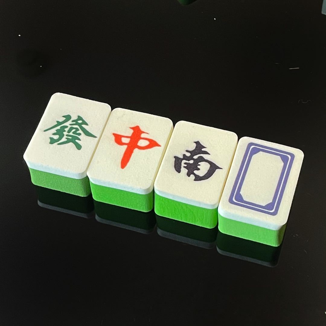 国潮新款美妆蛋麻将系列粉扑 干湿两用不吃粉美妆工具批发