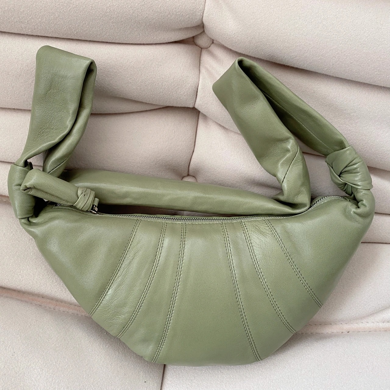 lemaire牛角包软羊皮单肩斜跨饺子包真皮腋下法棍包小众设计胸包