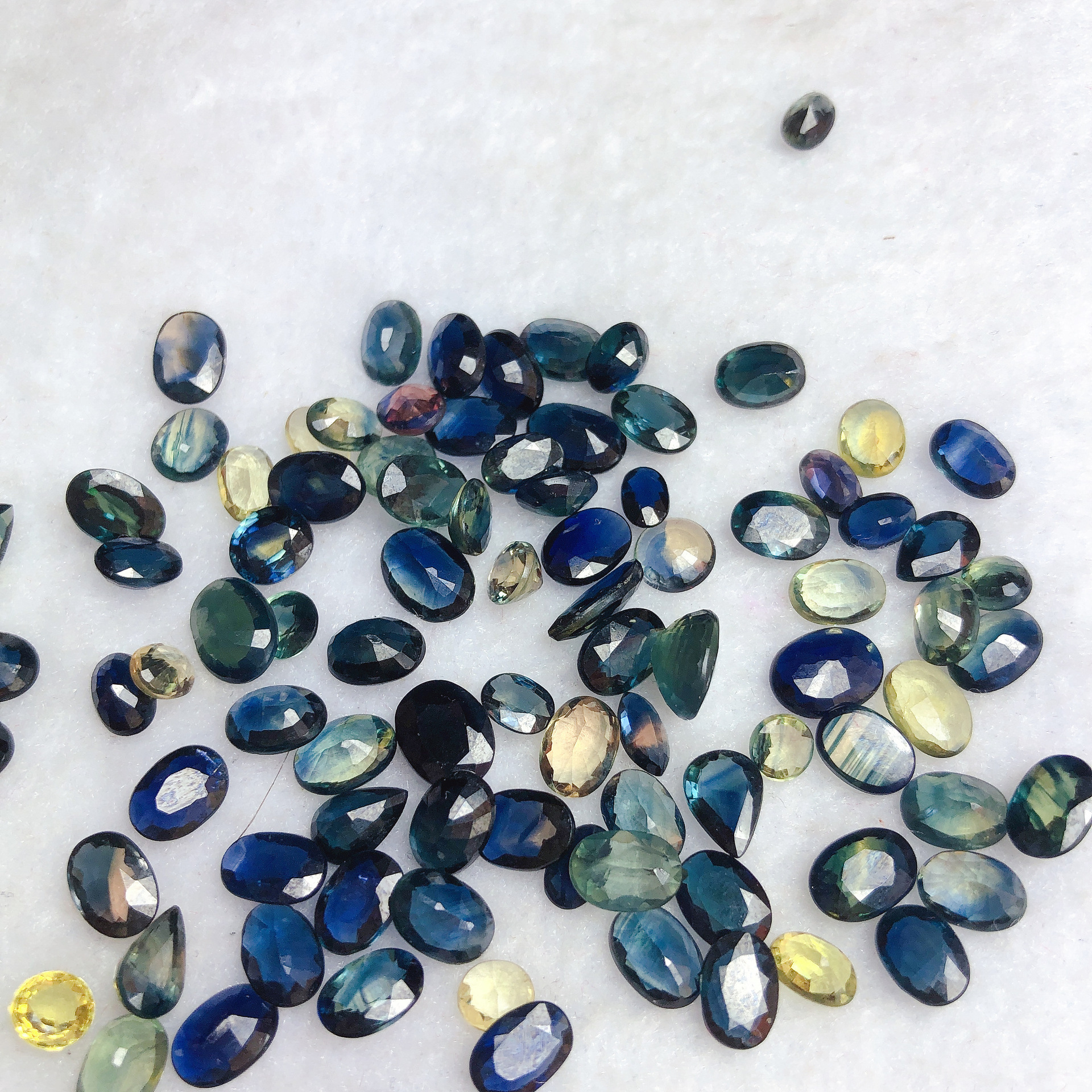 原矿区山东蓝宝石裸石检测时尚简约礼物证书戒指吊坠 蓝宝石裸石