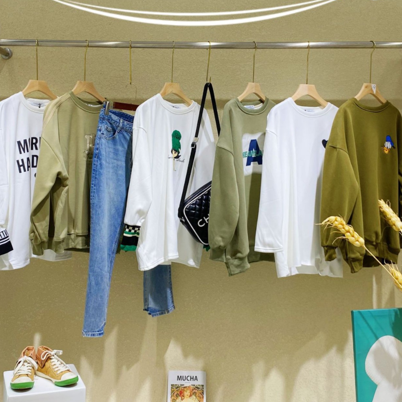 专柜商场大牌剪标撤柜品牌折扣女装尾单清货衣服剪标批发货源处理