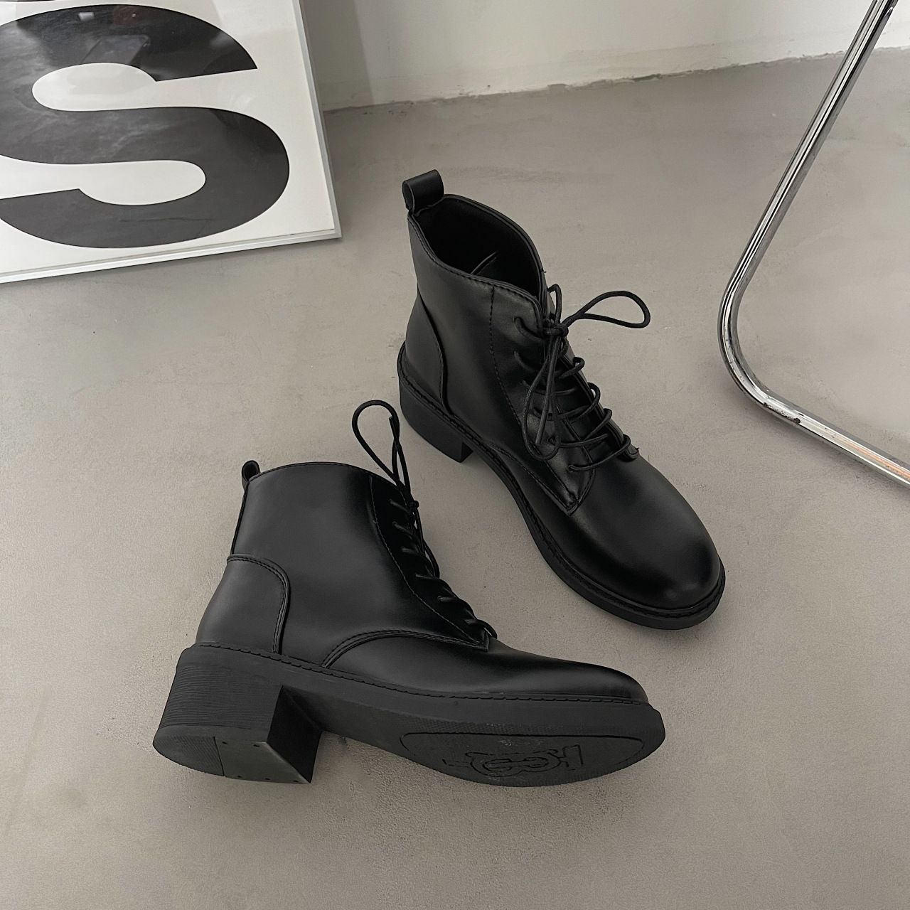 新款马丁靴双色拼接绑带设计显高显瘦显腿长英伦风网红女士马丁靴